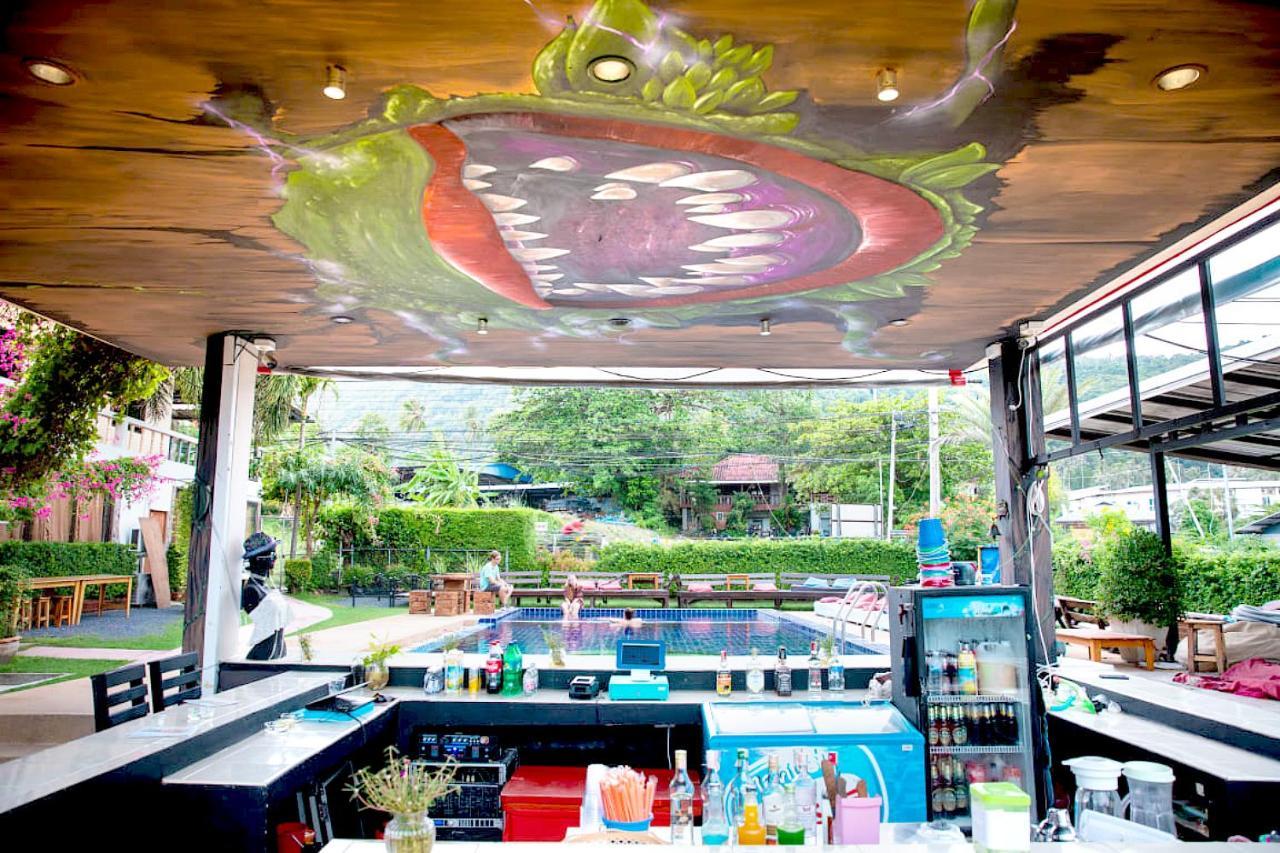 Wet! A Pool Party Hostel By Wild & Wandering หาดริ้น ภายนอก รูปภาพ
