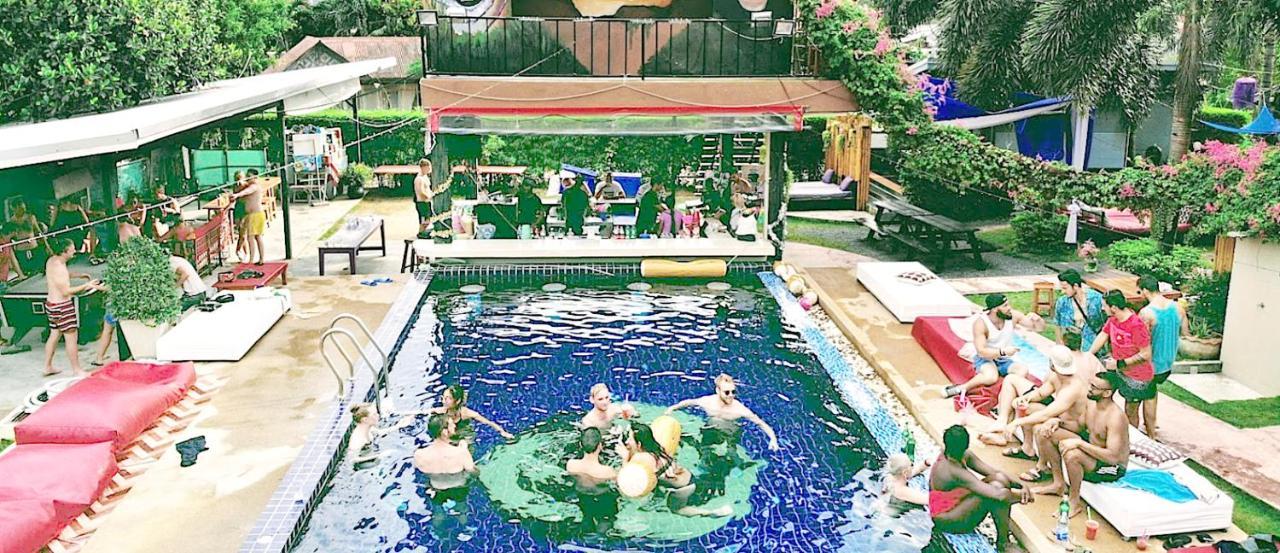 Wet! A Pool Party Hostel By Wild & Wandering หาดริ้น ภายนอก รูปภาพ