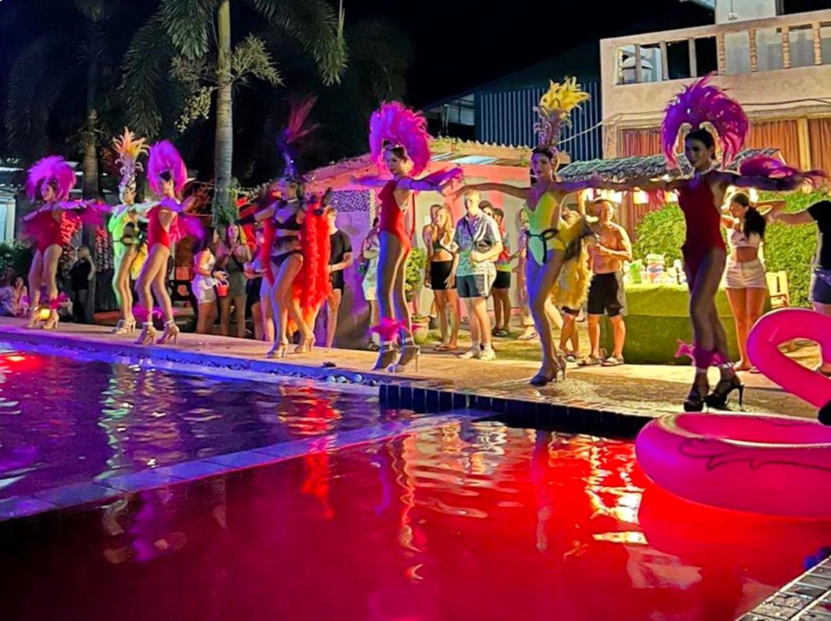Wet! A Pool Party Hostel By Wild & Wandering หาดริ้น ภายนอก รูปภาพ