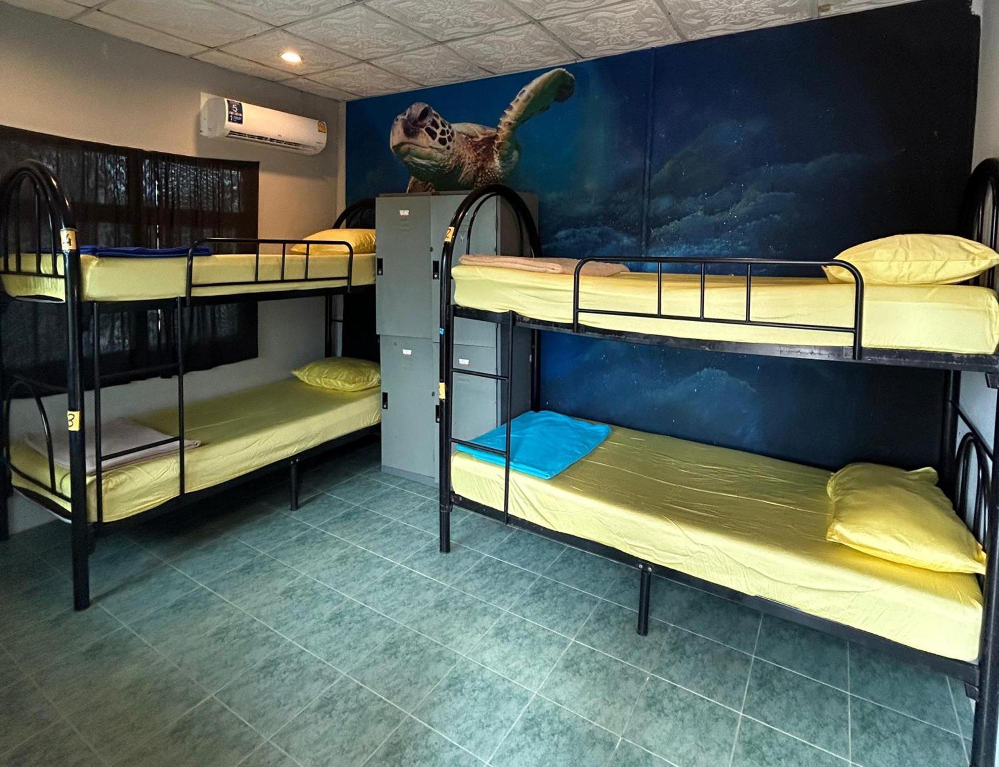 Wet! A Pool Party Hostel By Wild & Wandering หาดริ้น ห้อง รูปภาพ